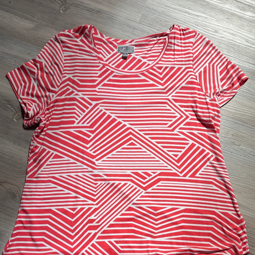 JM Collection Red and White Geometric Tee